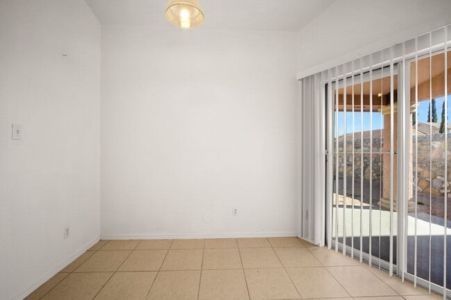 Building Photo - BEAUTIFUL EASTSIDE EL PASO HOME