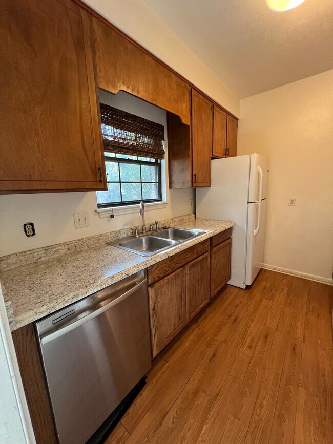 Building Photo - 2552 Panther Creek Rd