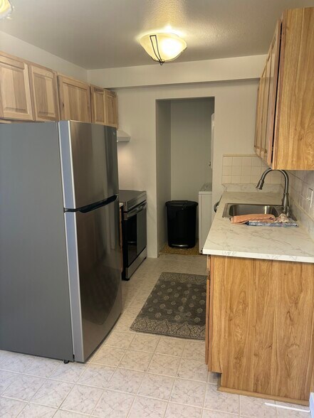 Kitchen - 501 Golden Cir