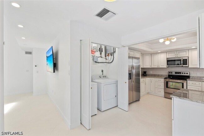 Building Photo - 879 Meadowland Dr