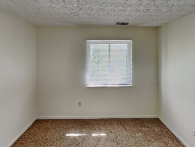 Building Photo - 350 E 12th Ave