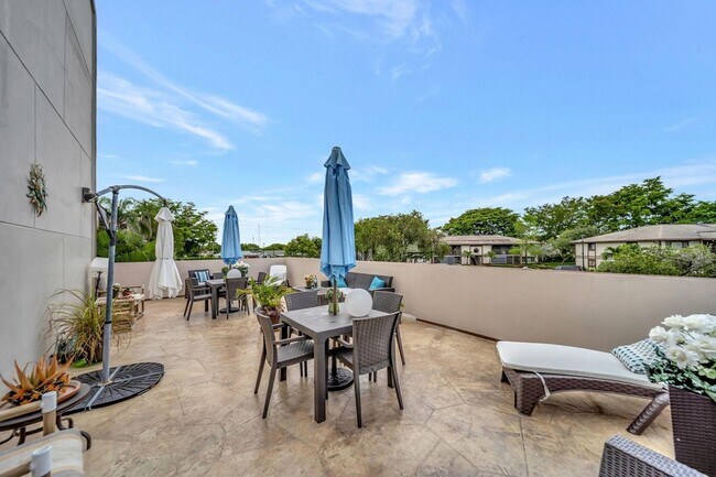 Building Photo - 9485 N Belfort Cir