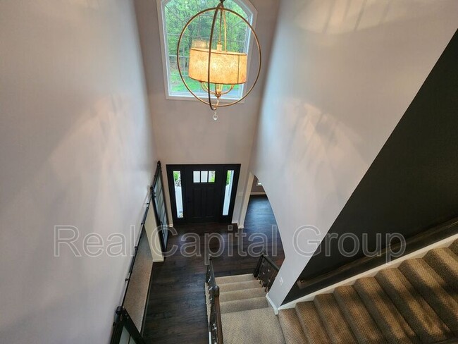 Building Photo - 40 Haywood Ln