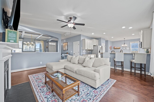 Building Photo - 115 Hampton Dr