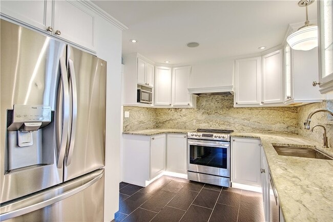 Building Photo - 11 Elmcroft Ave