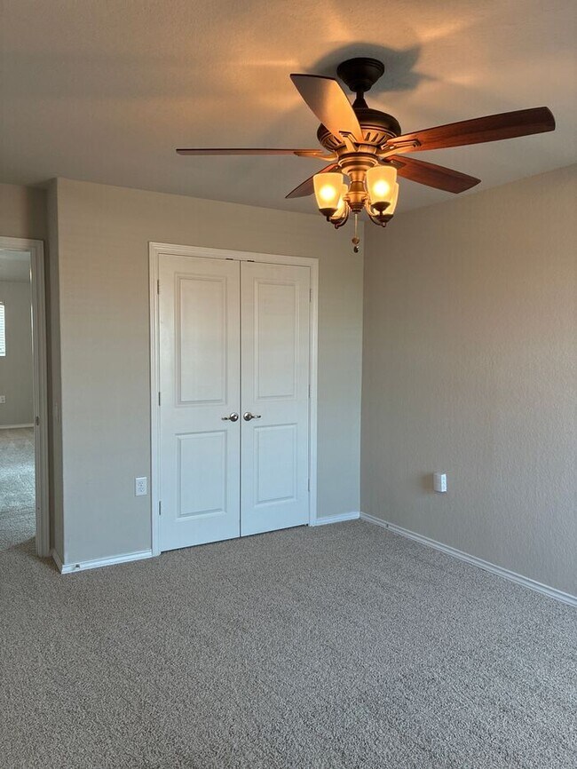 Building Photo - Charming 4 beds 2.5 baths in San Antonio!