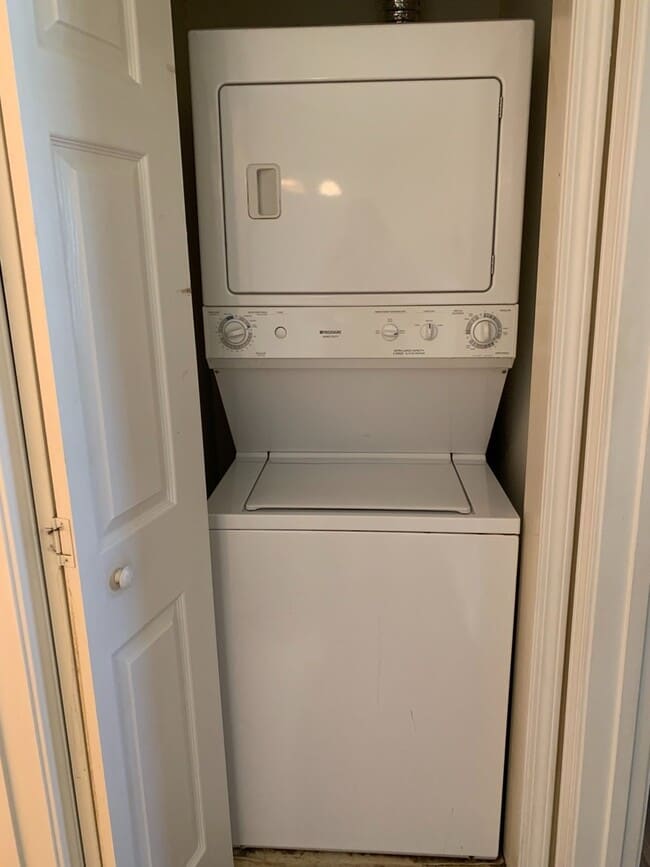 Building Photo - 3rd Floor 2 Bedroom Condo with a Golf Course View