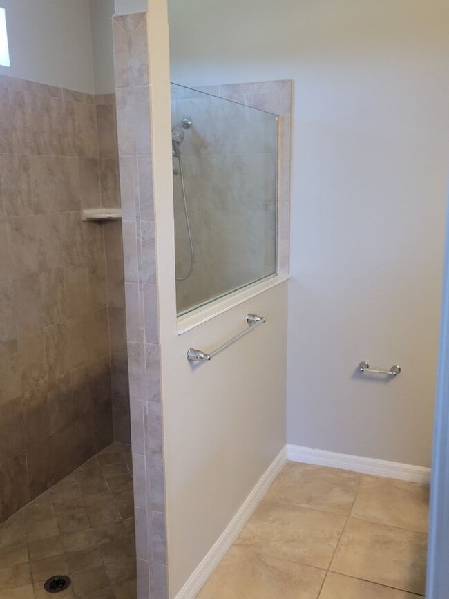 Building Photo - Make This Apopka Beauty Your Home
