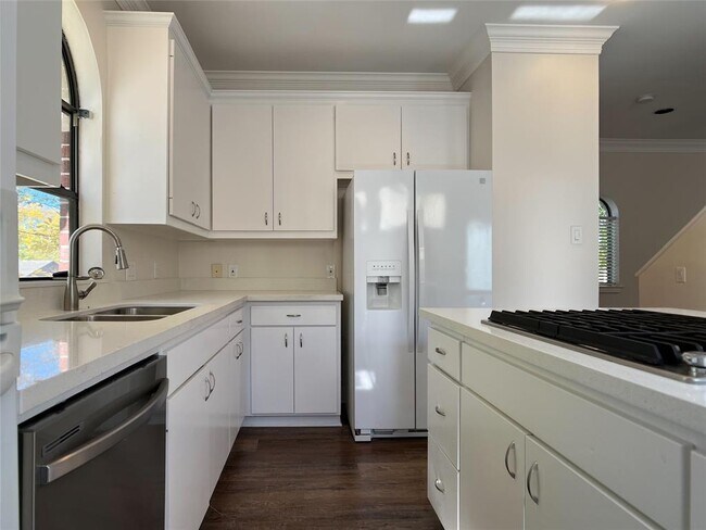 Building Photo - 5899 Fairdale Ln