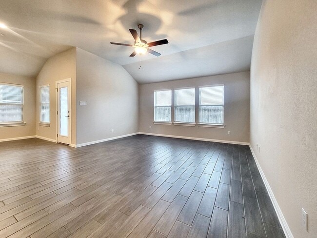 Building Photo - Beautiful Solar-Powered 4BR / 2BA Home – Big Backyard & Modern Kitchen