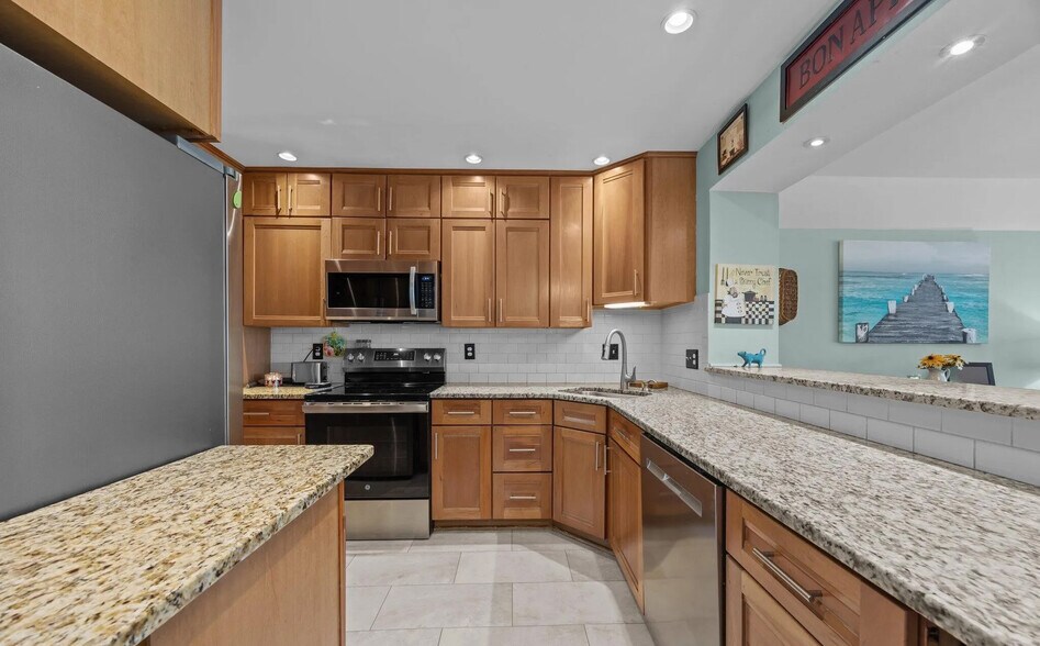 Kitchen - 117 Forecastle Ct