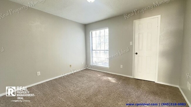 Building Photo - 9601 Forest Ln