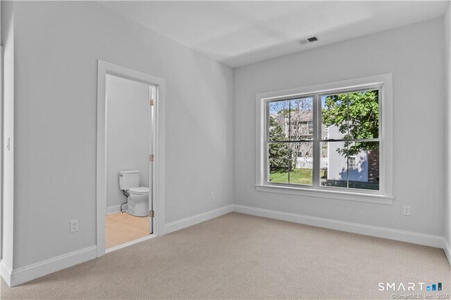 Building Photo - 348 Halley Ave