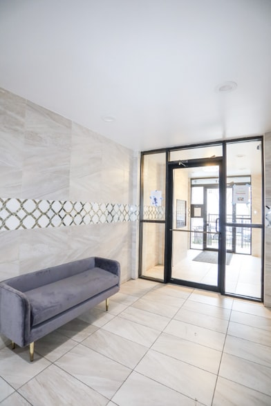 Building Photo - 5841 N Winthrop Ave