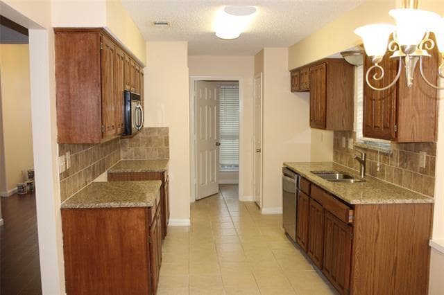 Building Photo - 4112 Howard Dr