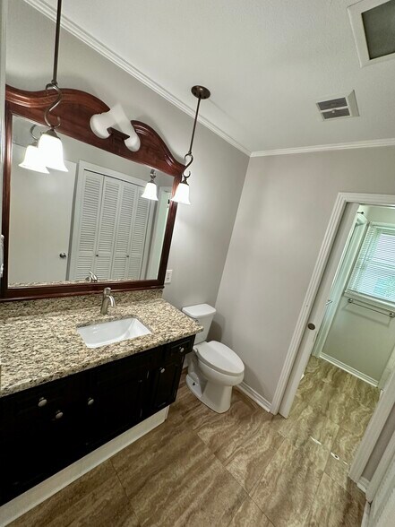 Bath - 92 Kenway St