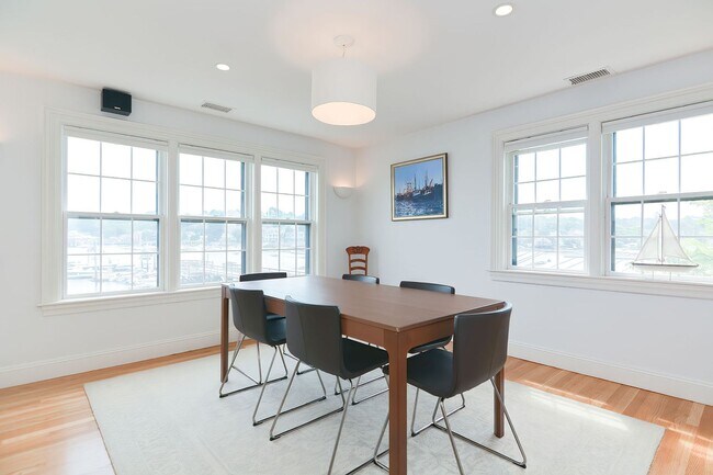 Building Photo - 37 Rocky Neck Ave