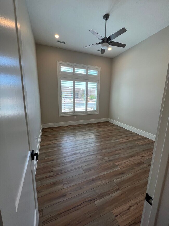 Building Photo - Beautiful 4 Bedroom, 4 Bathroom Home in The Dunes at Sand Hollow Resort