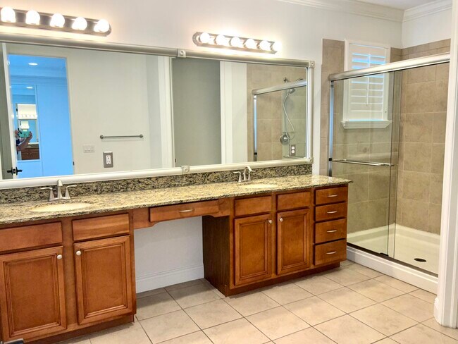 Building Photo - 2024 Foxtail View Ct