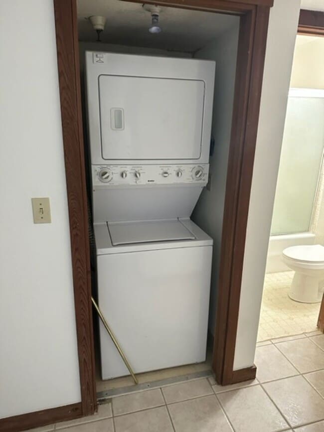 Building Photo - Santa Cruz, 2bd. 2ba. Condo, close to Down...