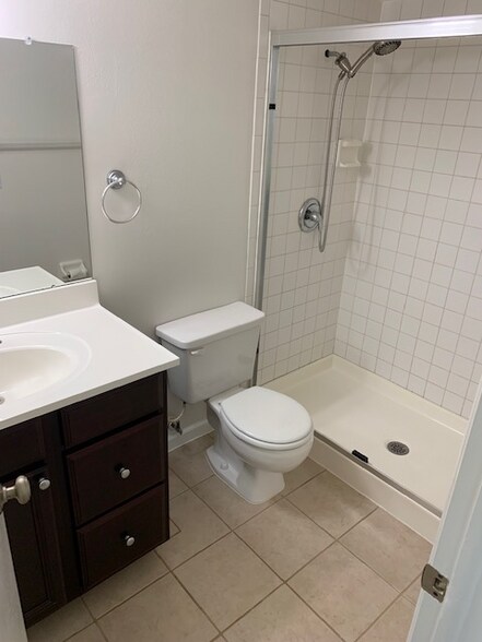 Building Photo - 2045 Hunters Glen Dr