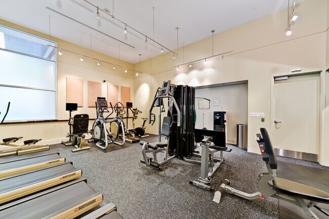 Building Photo - Modern 2br/2ba at Navy Yard