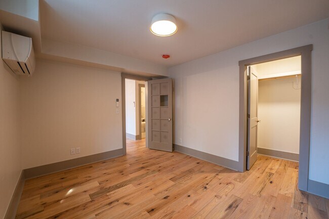 Building Photo - Laurel220 (KC-JF)