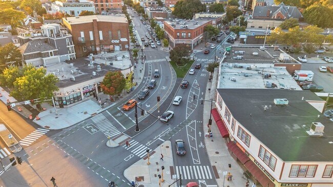 Building Photo - 16 Alston St