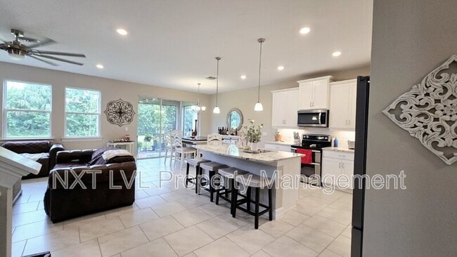 Building Photo - 804 Heather Lk Ave