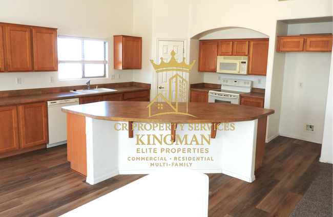 Building Photo - Beautiful 3 bed 2 bath Split Floor plan home - Near KRMC Hualapai Mountain Campus