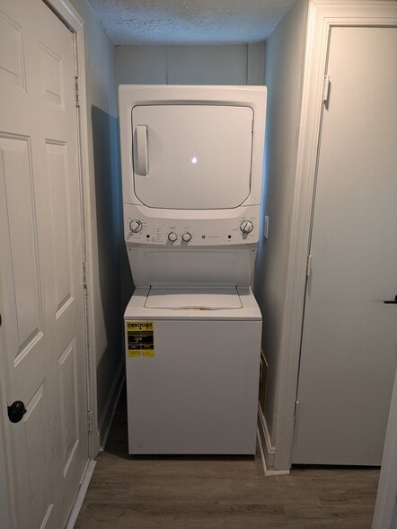 Stacked laundry - 1613 13th St