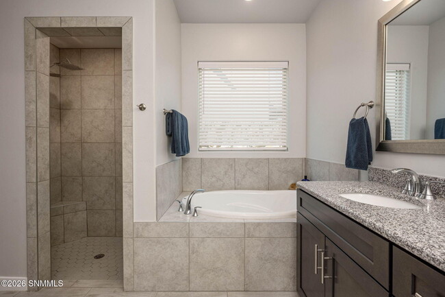 Building Photo - 3865 Jericho St