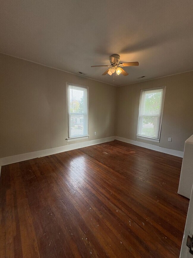 Building Photo - For Rent