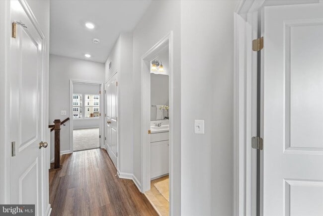 Building Photo - 705 Sawback Sq NE