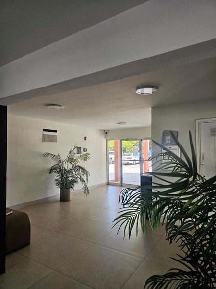 Building Photo - 1780 NE 191st St