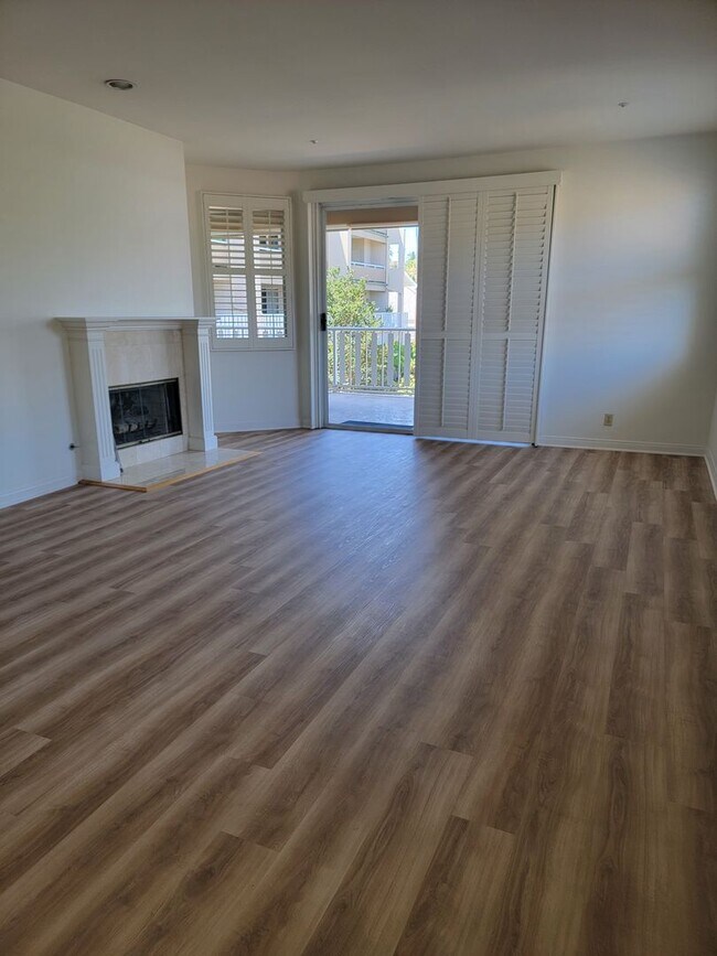 Building Photo - GEM IN THE VILLAGE- COX CABLE and WIFI INCLUDED IN THE RENT!