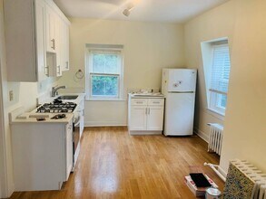 Building Photo - 145 Carpenter Ave