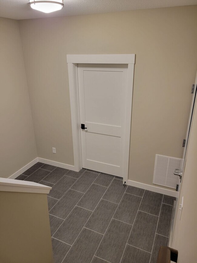 Building Photo - Executive Luxury Rentals
