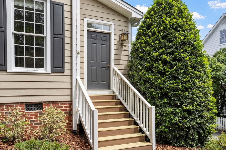 Building Photo - 507 Highgrove Dr