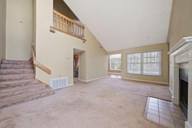 Building Photo - 600 County St