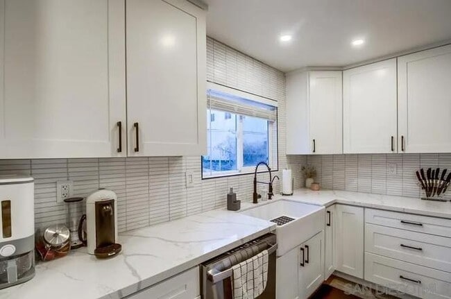 Building Photo - 6964 Mt Vernon St