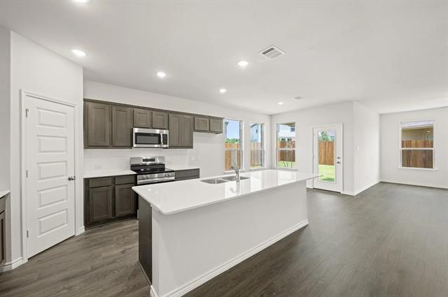 Building Photo - 402 Saddle Ln