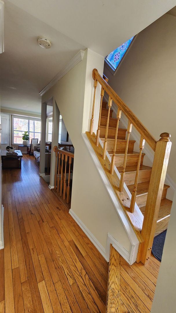 Building Photo - End-unit townhome in highly desired Kingstown