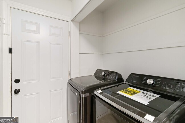 Building Photo - 46 Le Parc Fontaine