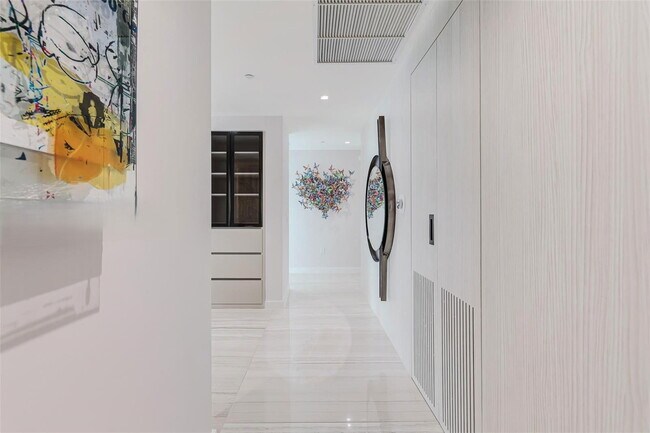 Building Photo - 3131 NE 7th Ave