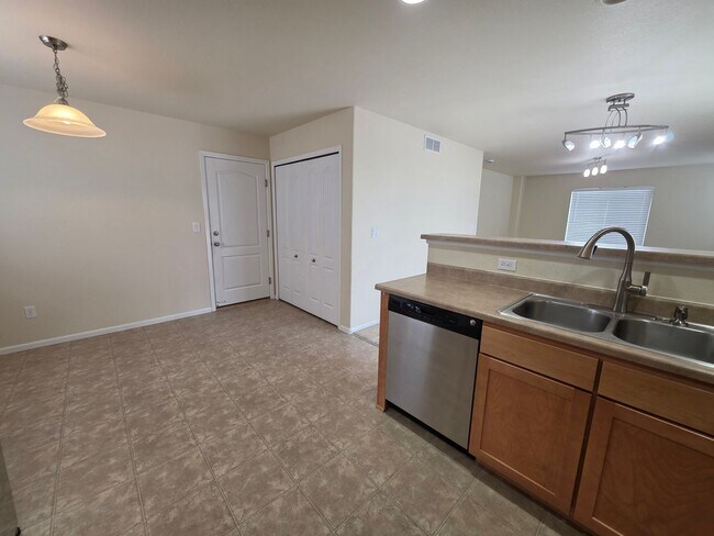 Building Photo - 874 Diamond Rim Dr