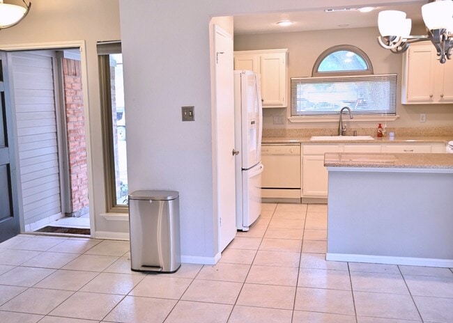 Building Photo - 10207 Wayward Wind Ln