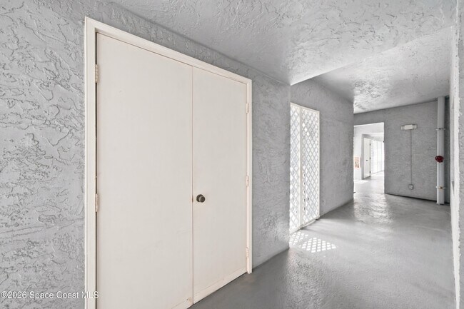 Building Photo - 905 N Harbor City Blvd