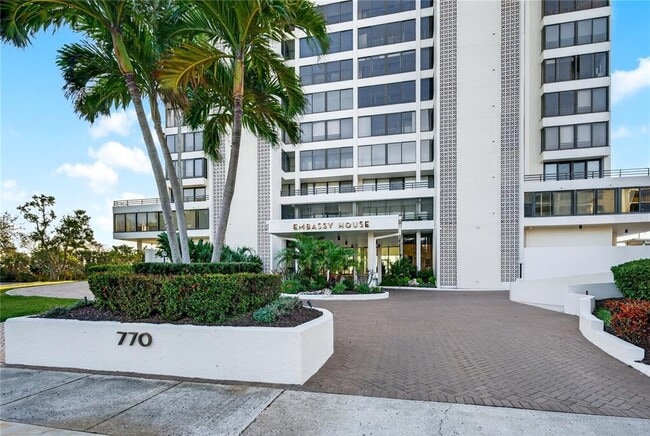 Building Photo - 770 S Palm Ave