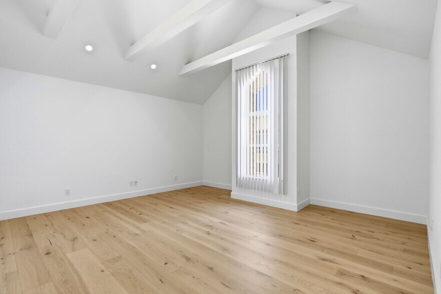 Building Photo - 1104 Lautrec Ter